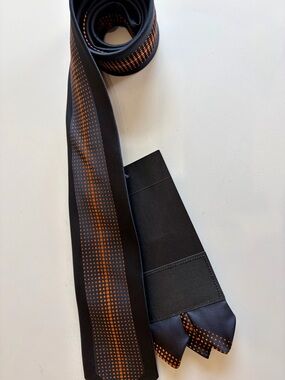 MENZGGG Silk Blend Tie & Pocket Square Set – Navy & Orange Polka Dot – NWOT